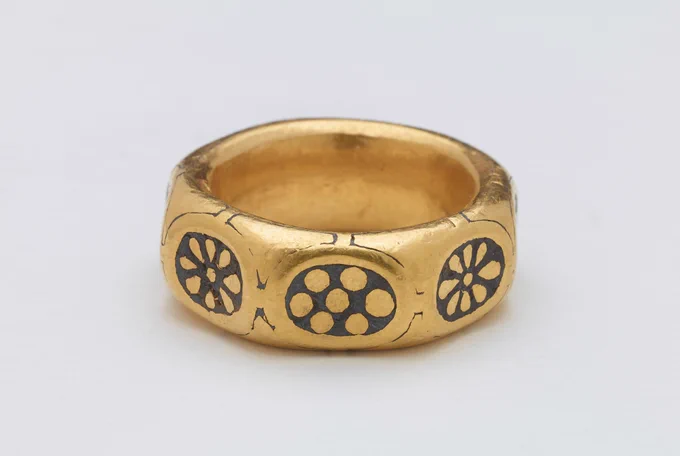 9th century octagonal gold ring from the Herefordshire Hoard