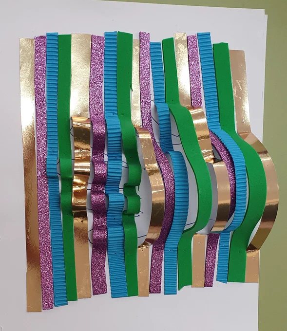 Mano 3D finalizada. Secado el pegamento y sin chinchetas