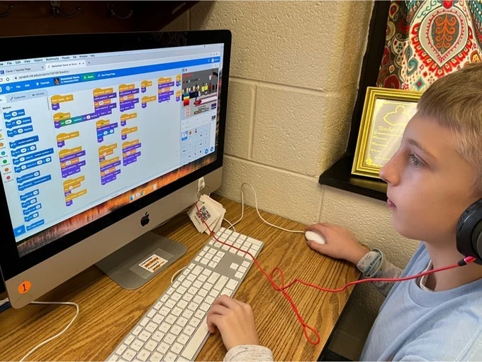 4th grade student chooses which blocks to use  