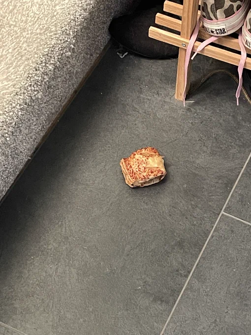 A close up of the sausage roll.