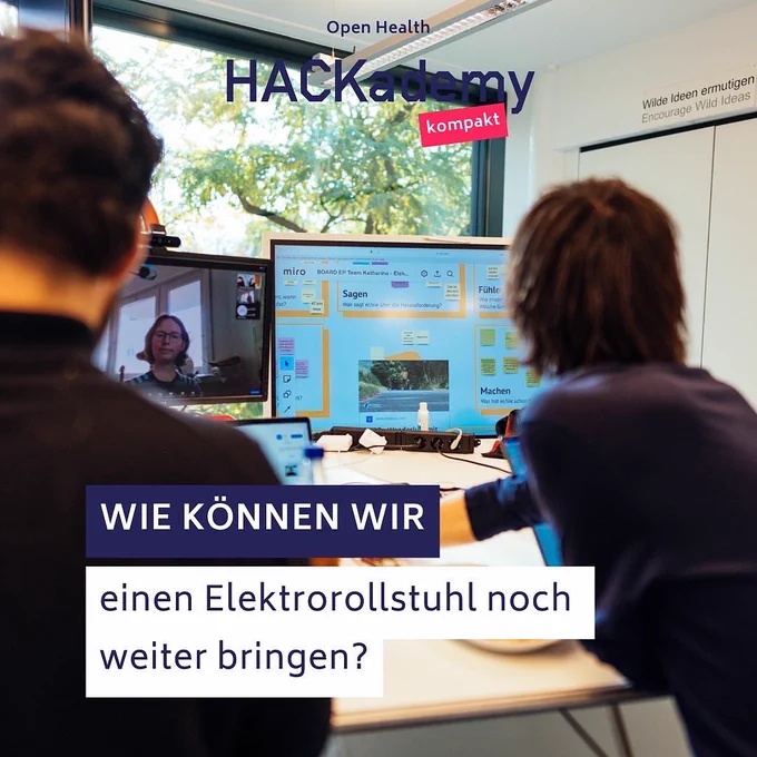 Zwei  Personen vor einem Bildschirm auf dem eine dritte Person zu sehen ist. Text auf dem Bild: Wie können wir ein Elektrorollstuhl weiter bringen.