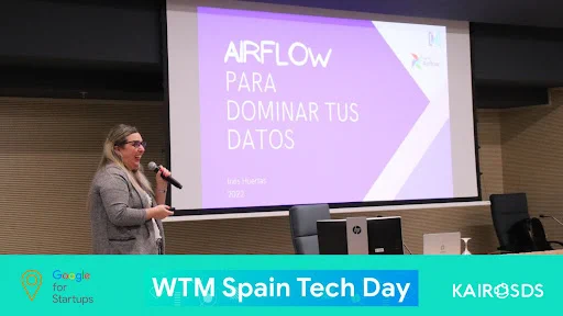 Fotografía de Inés Huertas impartiendo su charla en el evento de WTM Spain Tech Day. 
