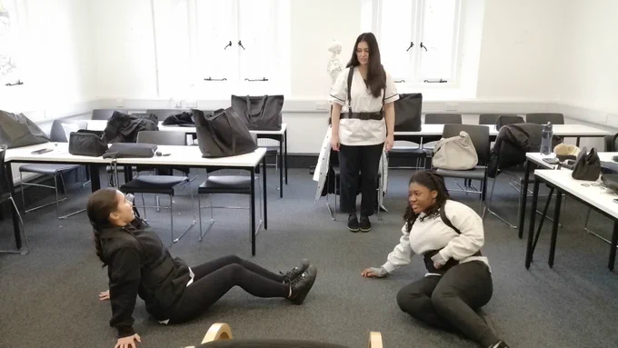 Kyphosis sufferers immobilised on the floor