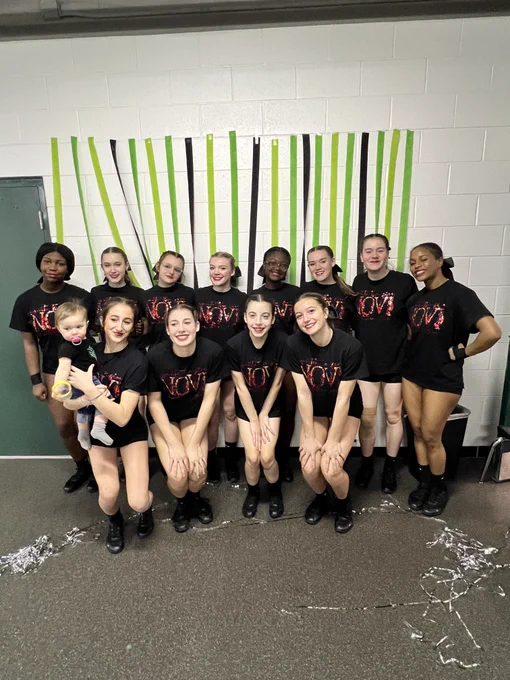 Novi High Cheer.