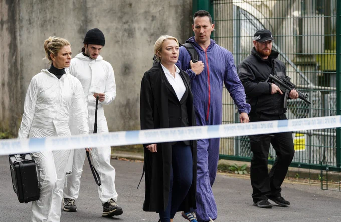 Dr Nikki Alexander (EMILIA FOX), Velvy (ALASTAIR MICHAEL), Laine Cassidy (SOPHIA MYLES), Jack Hodgson (DAVID CAVES) and supporting cast.