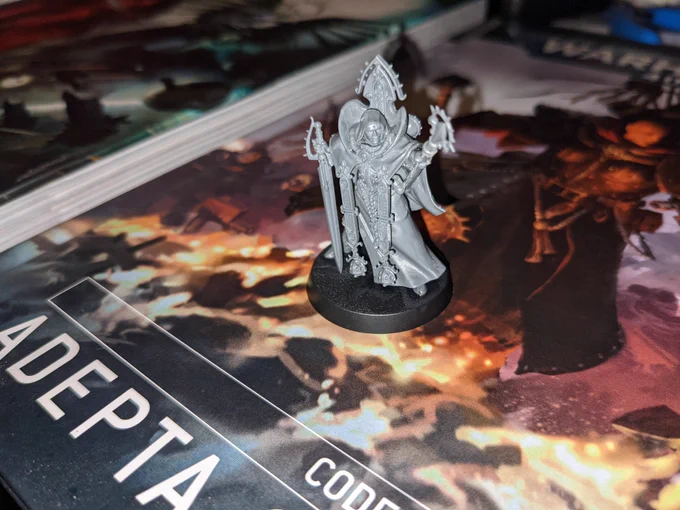 Unpainted Warhammer 40k Adepta Sororitas Canoness mini.