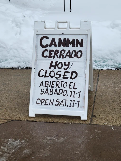 Photo of a sandwich board sign reading "CANMN cerrado hoy/ closed. Abierto el sabado 11-1/ open saturday 11-1"