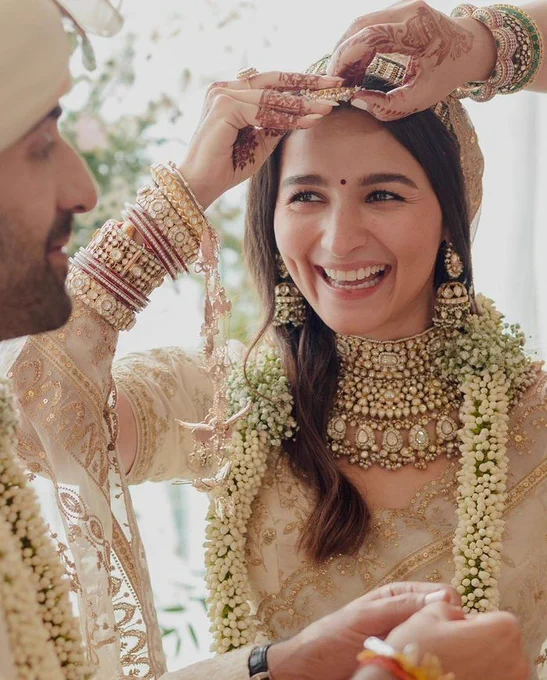 The Prettiest Customized Kaleere We Have Spotted In 2022 😍
Credits : @mrinalinichandra @raabtabyrahul @paran_singh_photography @arpita__mehta @aliaabhatt @dollyouup_bys @kamna90 

Looking for reputed makeup artists for your big day? Sign up here for free makeup consultation and trials - https://makeup.olready.in/consult-mak...
Call 8699889901 to register as a makeup artist  

#weddings #bride2023 #indianweddings #instagrampost  #weddingideas #weddingseason2022  #bridal #shaadiseason✨ #bridaljewellery #inspiration  #bridaljewelry #recent #jewelry #olready #jewellery #olreadydotin #jewellerydesign #yoursmartbeautyclub #bridalfashion #kaleera #kaleeras #kaleerein #weddinginspiration #weddinginspo #bride #bridetobe #bridalinspiration 
