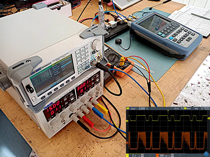 Optical setup with Thorlabs lens tube system, AIM-TTi power supply, Siglent waveform generator, Rohde&Schwarz oscilloscope, OnSemi silicon photomultiplier and Mini-Circuits low-noise pre-amps, with inset showing measured Mbps pseudo-random data stream.