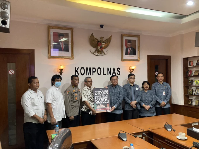 Ayah dari Akseyna menyampaikan dukungan 125ribu orang lewat petisi kepada jajaran Kompolnas.