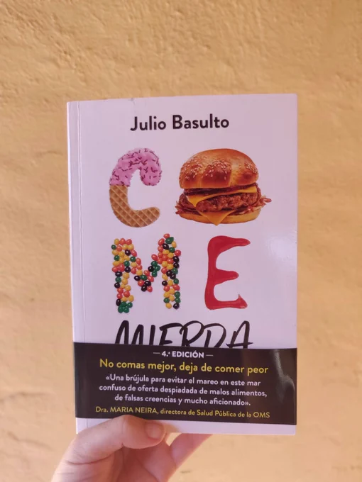 Foto en primer plano del libro "Come mierda" del autor Julio Basulto
