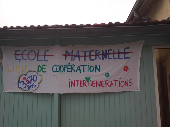 L'école maternelle de ma fille ouverte mais les maitresses déguisées en mamie. 