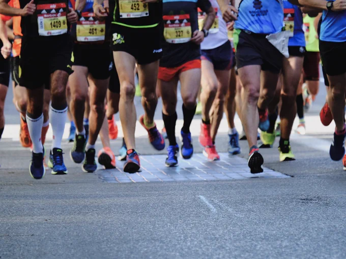 bottom half of marathon runners