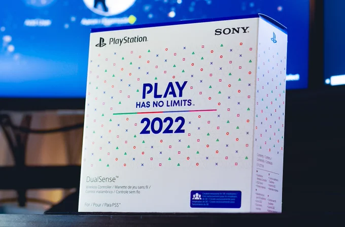 DualSense Controller box. It says "Play Has No Limits, 2022" It's decorated with PlayStation icons.