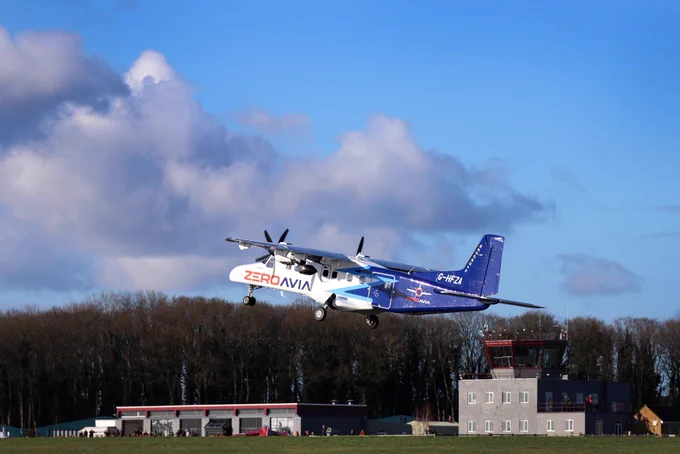 Hydrogen powered plane takes flight