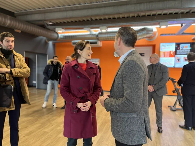 Amélie Oudéa-Castéra dans une salle de fitness à Toulouse