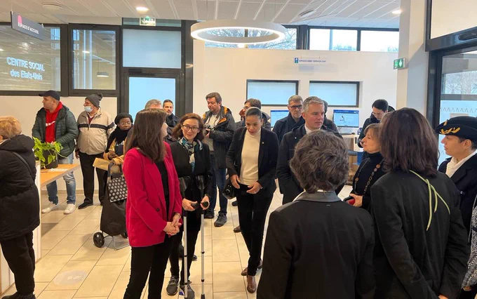 Visite du @PimmsLyon à #Lyon8: un lieu d'accueil et de médiation sociale pour les habitants, pour faciliter l'accès et l'utilisation des services publics.