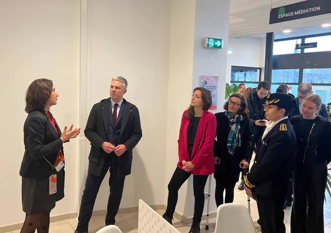 Visite du @PimmsLyon à #Lyon8: un lieu d'accueil et de médiation sociale pour les habitants, pour faciliter l'accès et l'utilisation des services publics.