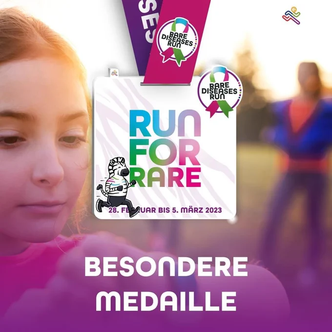 Besondere Medaille:
Viereckige Medaille des RareDiseasesRun 2023
Mit dem Zebra mit bunten Streifen und dem Aufdruck: RUN FOR RARE 
28.02. bis 05.03.2023
