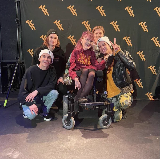 The band poses with Paula at a meet and greet