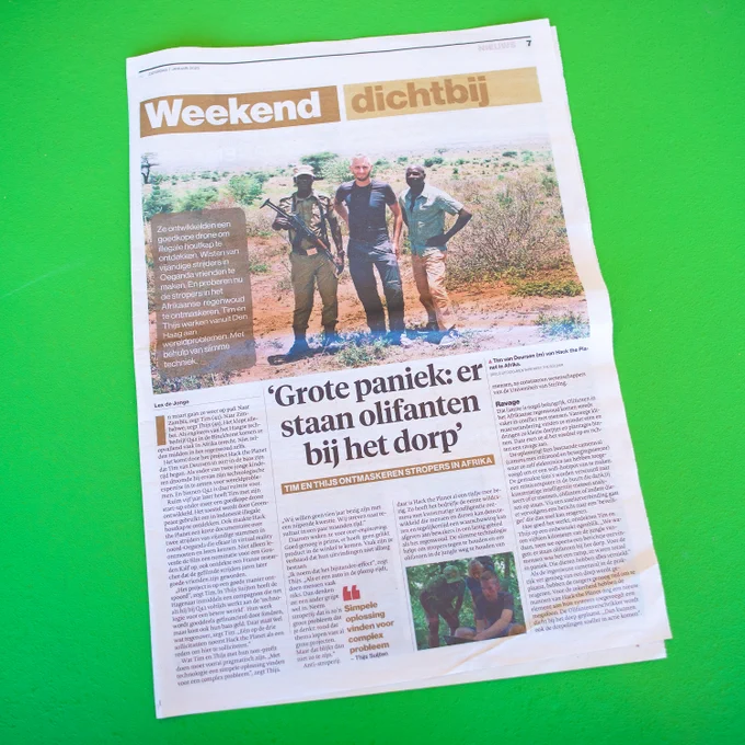 Pagina van een krant met een interview met Hack The Planet.