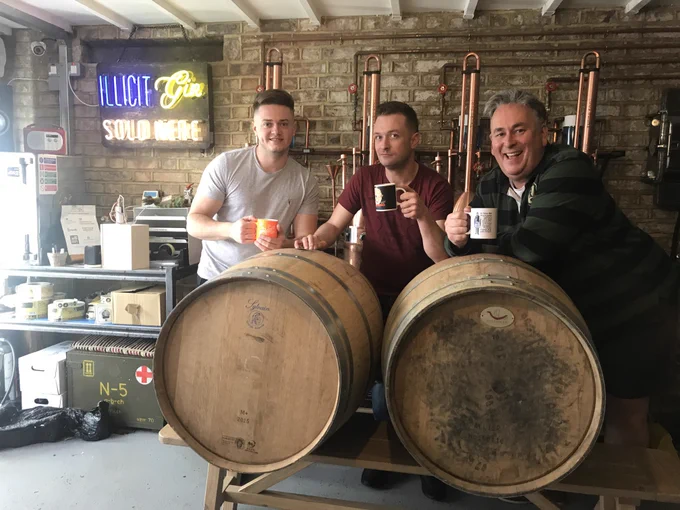 Thank you for the follow @Pussers 

We make @OldBakeryGin & Rum and supply 

Buckingham Palace
House of Lords
Harrods 
Fortnum & Mason 

Aged in #Mavrodaphne Casks recommended by @gerryswinessoho 

We blend a bespoke White Rum for Tower of London

#smallbatchRum #LondonRum