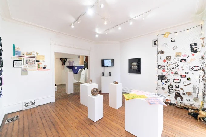 ‘to be held and holding’ gallery view⁠. Works by Carly Pokoradi, Otis Elevator Ashtabula Bell, and Estraven Lupino Smith. Co-curated and co-facilitated by Zandi Dandizette and Hammock Residency⁠. Photo by Sara Pimentel.