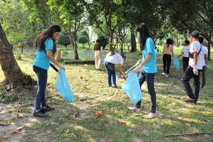 UN Volunteers and partners participate in cleaning activities in Myanmar 