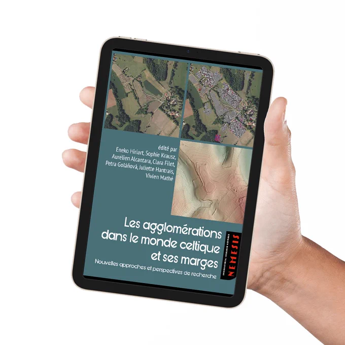 Couverture de l'ouvrage Les agglomérations dans le monde celtique et ses marges. Nouvelles approches et perspectives de recherche.Avec cliché orthophoto, géophysique et Lidar. L'ouvrage est édité par Eneko Hiriart, Sophie Krausz, Aurélien Alcantara, Clara Filet, Petra Golanova, Juliette Hantrais, Vivien Mathé. Figure également le logo de la collection Nemesis.
