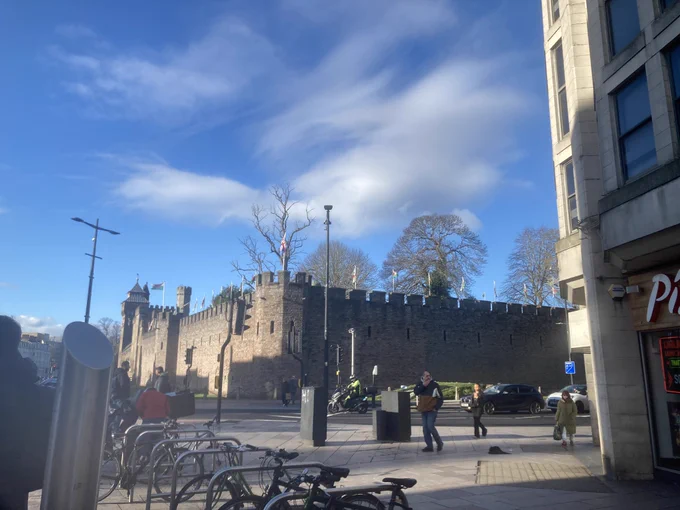 Photo of Cardiff castle in the sun