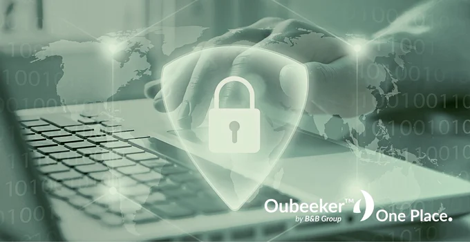 Escudo con candado superpuesto a un ordenador portátil con el logo de Oubeeker™ One Place.