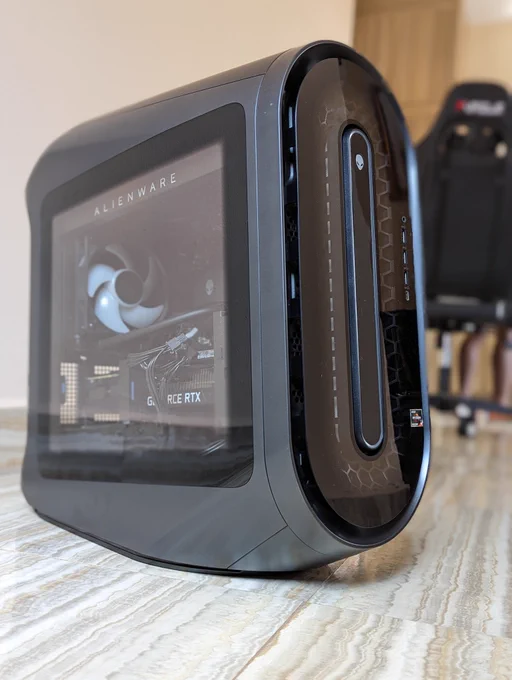 Two-point perspective of the Alienware Aurora Ryzen Edition R14.