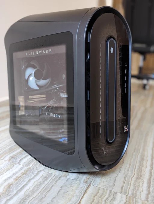 Two-point perspective of the Alienware Aurora Ryzen Edition R14.