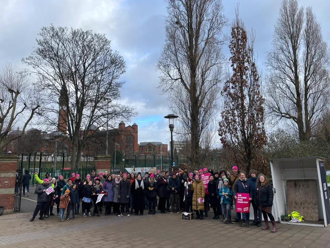 Picket line University of Birmingham, Bournbrook Gate, 1st February 2023 📸 AB