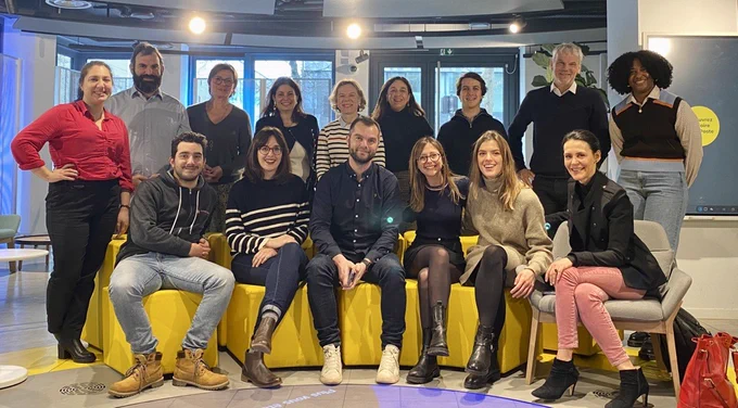 Photo des entrepreneurs de la promo 2022 French IoT, Impact x Technologie, programme accélérateur start-up du groupe La Poste. 