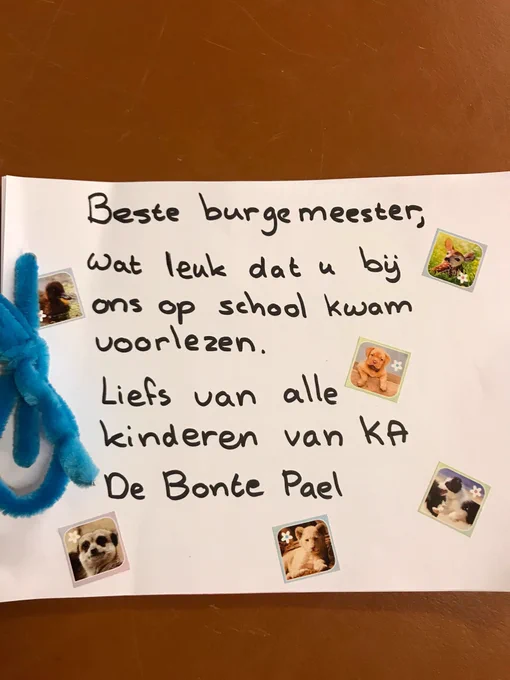 Brief van de kinderen aan burgemeester Marja van Bijsterveldt: “Beste burgemeester, wat leuk dat u bij ons op school kwam om voor te lezen. Liefs van alle kinderen van KA De Bonte Pael.”