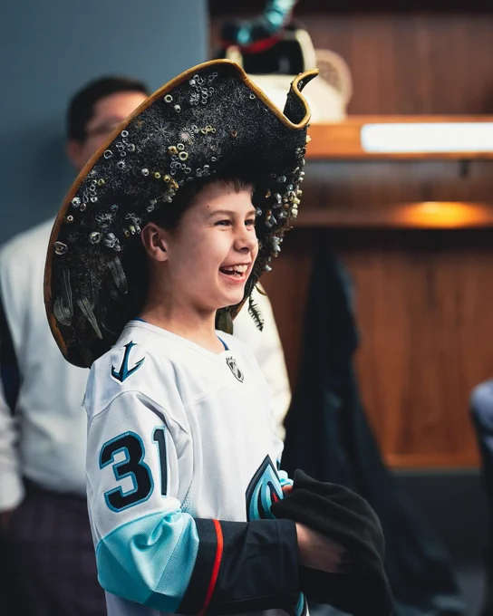 Jackson wearing the Davy Jones hat in the locker room