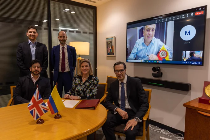 Signing rail agreement with Colombia