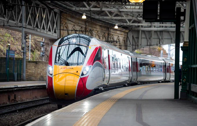 An LNER azuma pulling into Edinburgh station. 