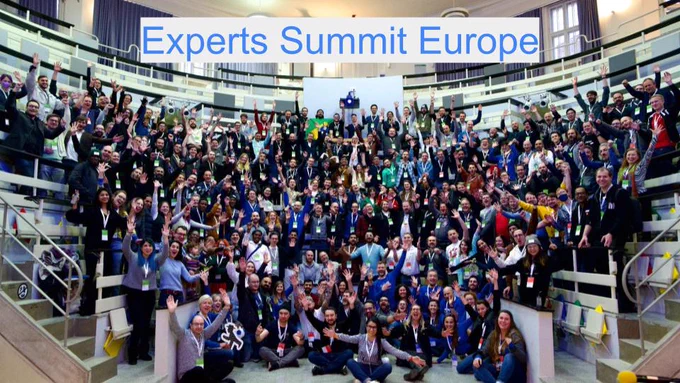 Picture of the attendees of the Experts Summit Europe 2023. Around 220 Google Developer Experts and Googler in an auditorium, cheering to the camera. 