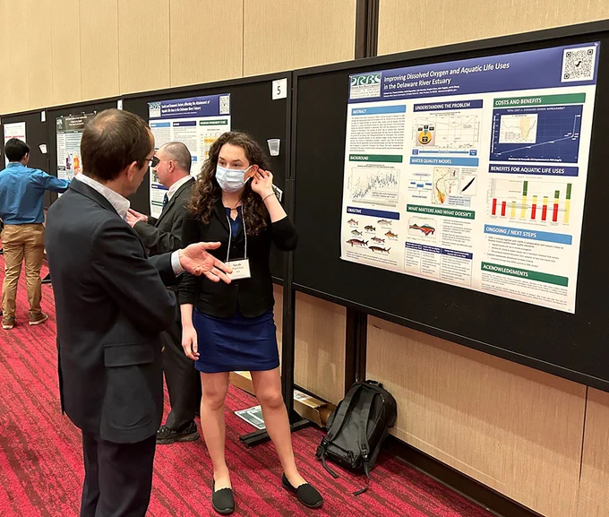 Dr. Sarah Beganskas talks with a Summit attendee about the DRBC's effort to improve dissolved oxygen in the Delaware River Estuary. Photo by the DRBC.