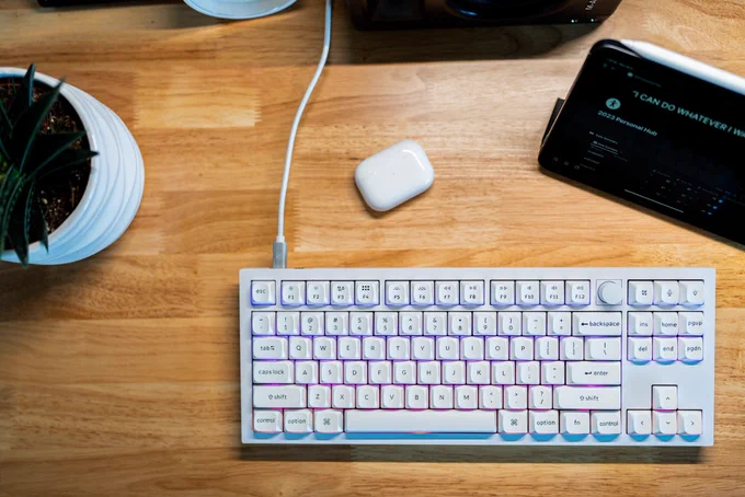 For those of us who didn’t like the 65 percent, the Q3 could be the goldilocks fit with those extra keys in the same build quality.

📸@didslive

Available on #amazon👉🏻https://amzn.to/3l83SCn
