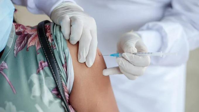 Healthcare Assistant administering an injection