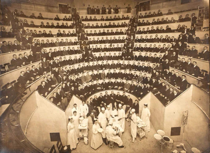 Photo of surgeon William L. Rodman’s clinic in the operating theater of the Medico Chirurgical Hospital, Philadelphia, photographer C. E. Waterman, March 26, 1902
