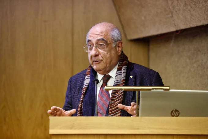 El conseller Nadal en la presentació del pla complementari de recerca sobre Astrofísica i física d’altes energies