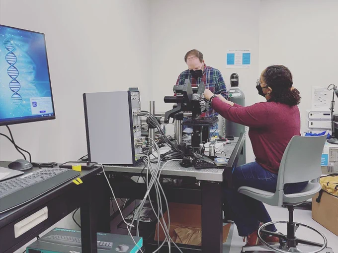 Installing the ASI ct-dSPIM lightsheet microscope at the UNC Neuroscience Microscopy Core.