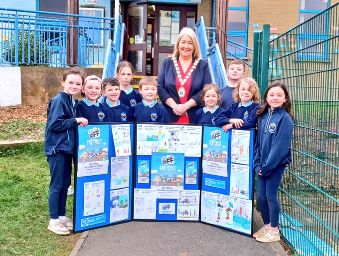 Mayor pictured with St Mary's Primary School pupils 