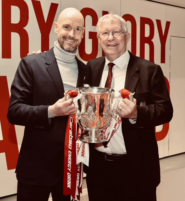 Erik ten Hag and Sir Alex Ferguson with the Carabao Cup.