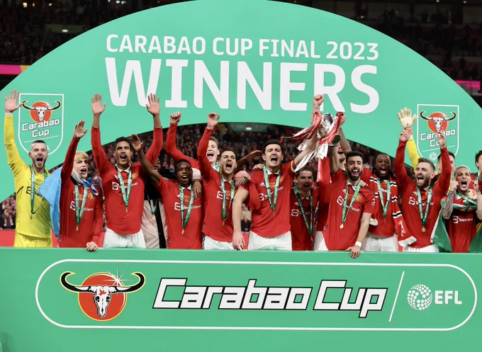 United lift the Carabao Cup.