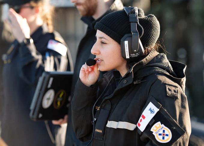 Sailor 3rd Class Nour Houdeib communicates with the divers on Ultra Light Weight Surface Supply equipment during a Naval Reserve National Dive Exercise at HMCS QUADRA in Comox, BC on 29 Jan 2023.

 

Photo: Master Sailor Valerie LeClair, MARPAC Imaging Services
